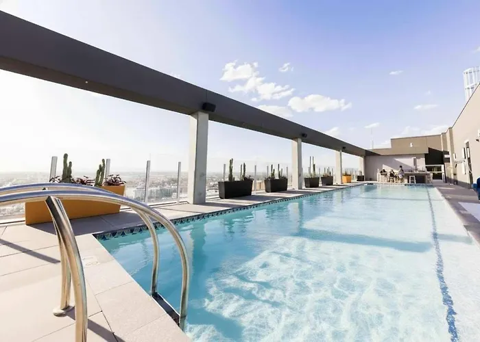 Boulevard Highrise Sky Pool Gym & Parking