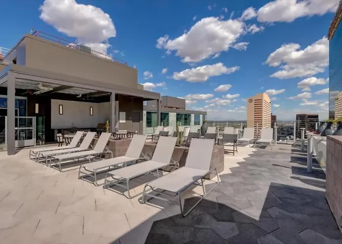 Boulevard Highrise Sky Pool Gym & Parking *