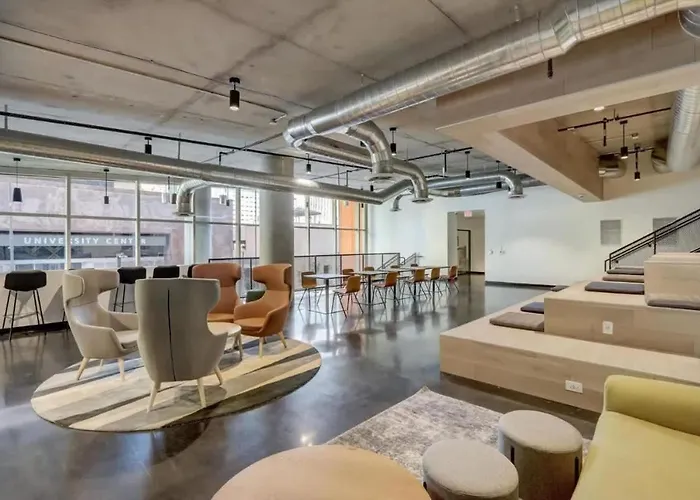 Boulevard Highrise Sky Pool Gym & Parking Appartement